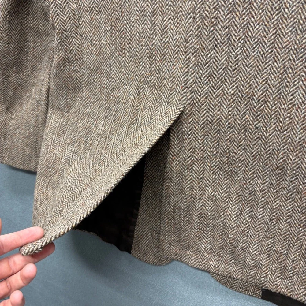 Harris Tweed Herringbone Wool Blazer Brown Mens 44R Sport Coat USA Vintage
